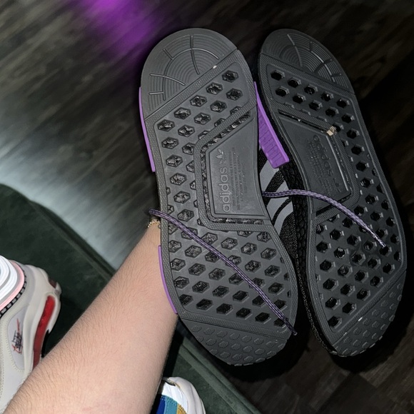 Adidas shoes - Picture 2 of 3